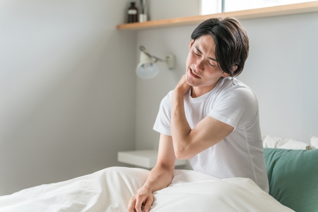 寝違えに悩む人